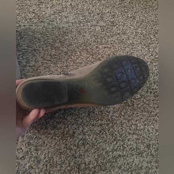 Blondo
Taupe
Size 8.5
Water Resistant
Suede
Ankle Boots
1.5” Heel - Picture 8 of 16